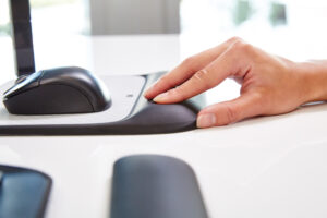 Alternative view of 3M Precise Mouse Pad with Gel Wrist Rest
